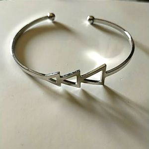 Adjustable bracelet